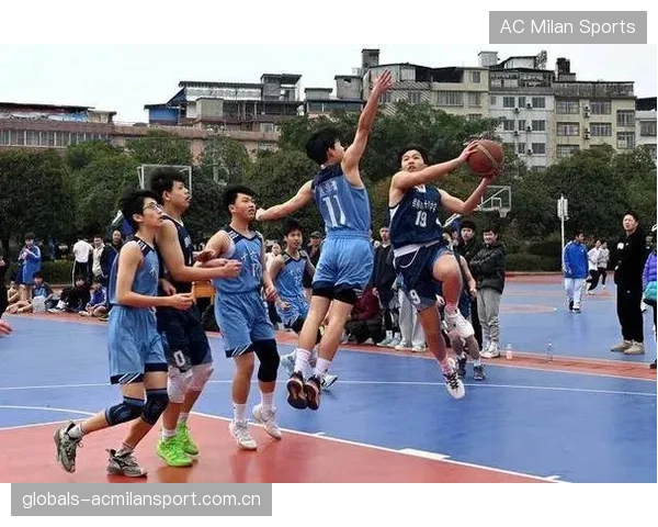 中学生篮球赛爆冲突：家长被赶出场，赛事暴露教育问题的隐秘一面